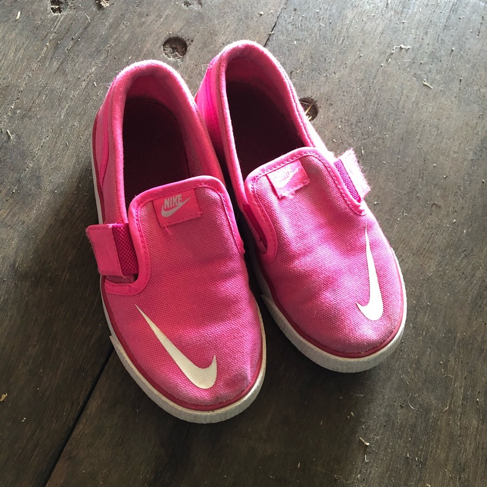 Nike slip on